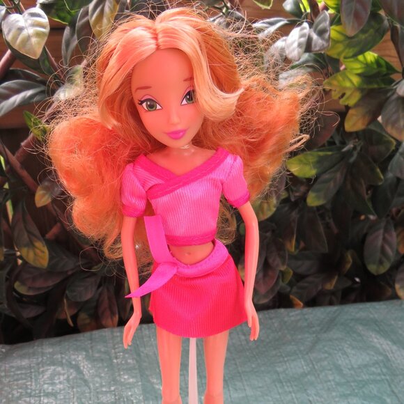 Winx Club Flora School Edition Magical Glamour - Picture 2 of 5